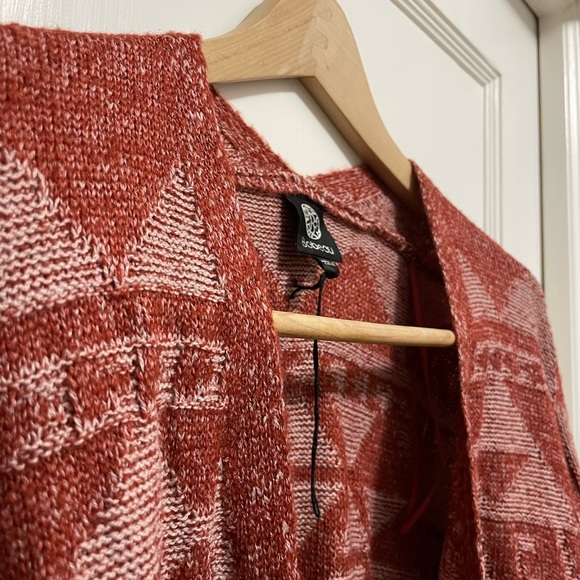 Bobeau Cardigan, Large, like new. Red Aztec/Southwestern print. Soft and cozy! - Picture 8 of 12